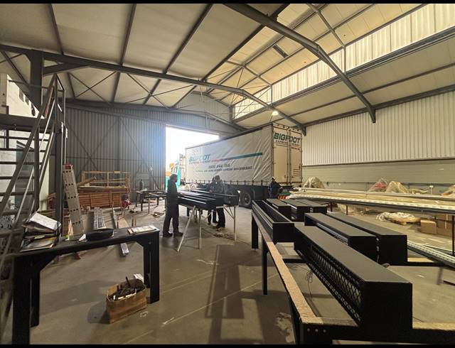 790M² WAREHOUSE TO LET IN STRAND INDUSTRIA